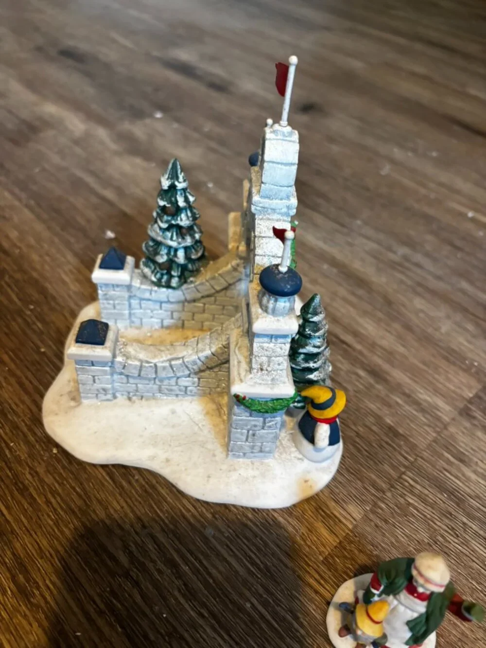 Department 56 Christmas village North Pole Gate w/accessories